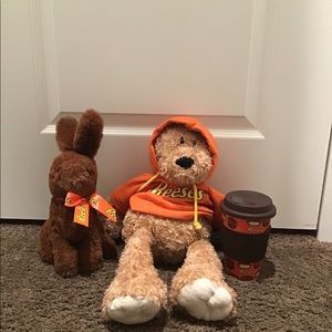 Reese’s plush toys and cup set